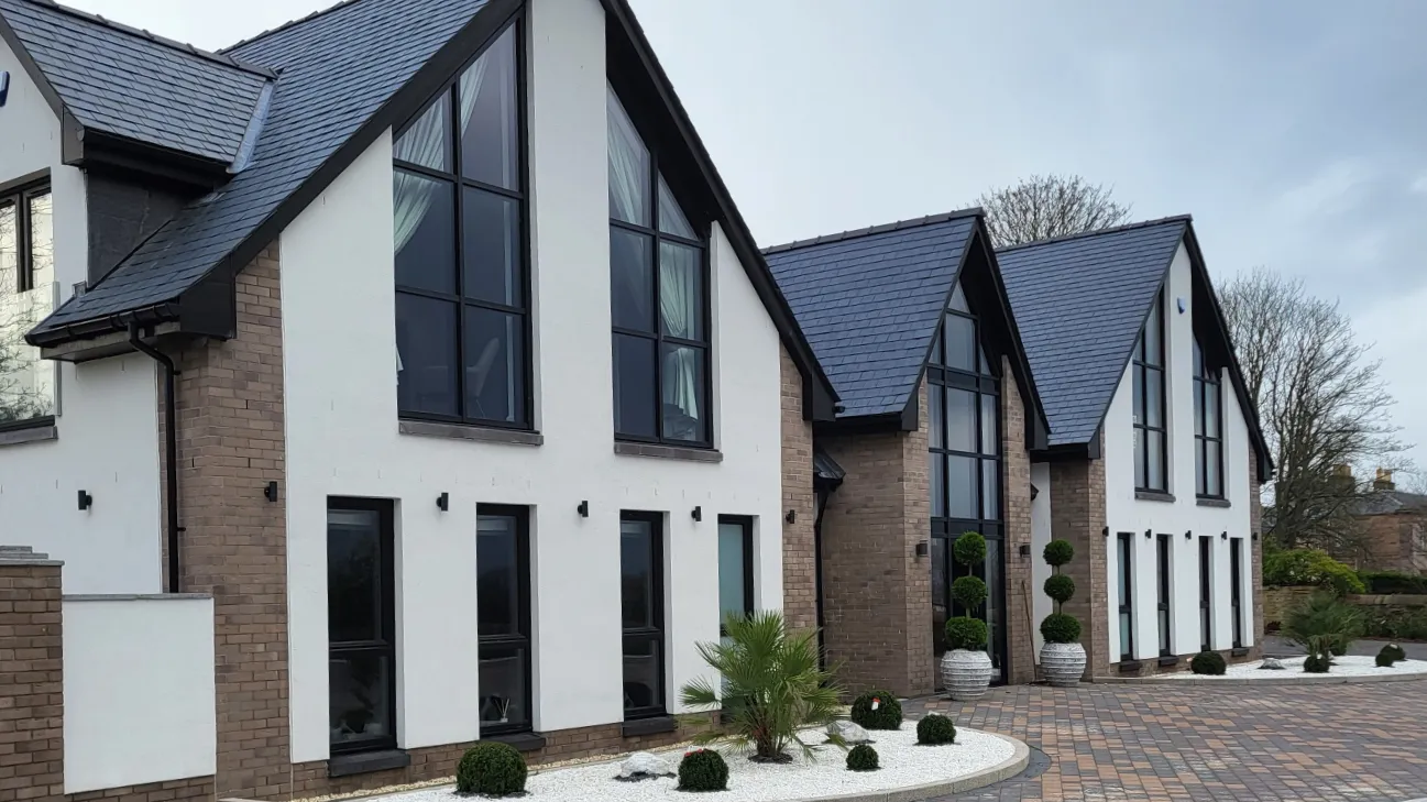 Aluminium Curtin Wall windows in modern executive style family home